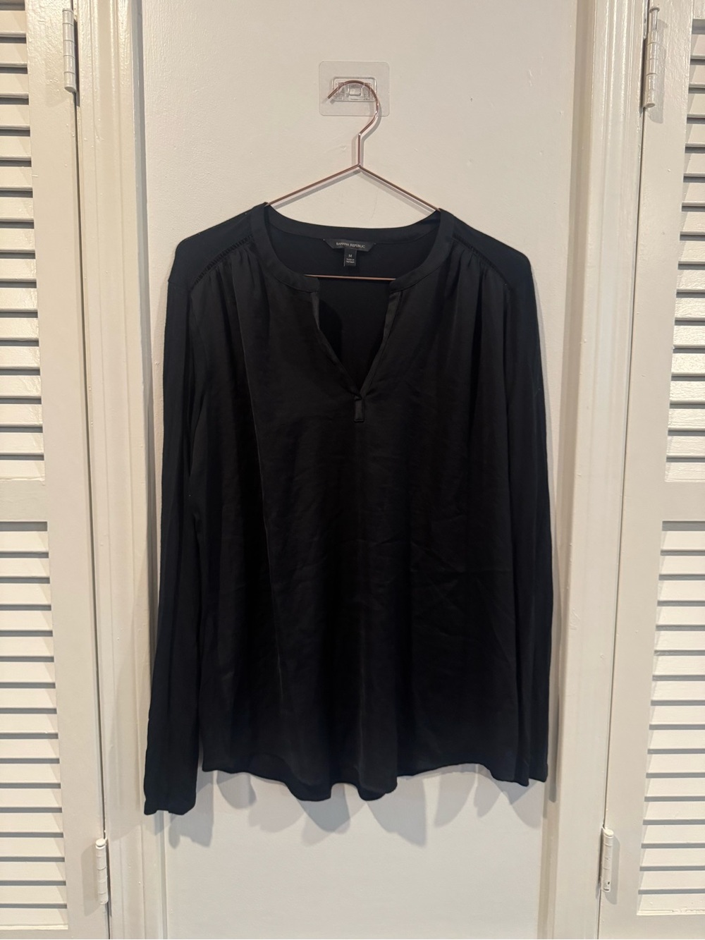 Banana Republic Black Long-Sleeve satin front V-Neck Blouse